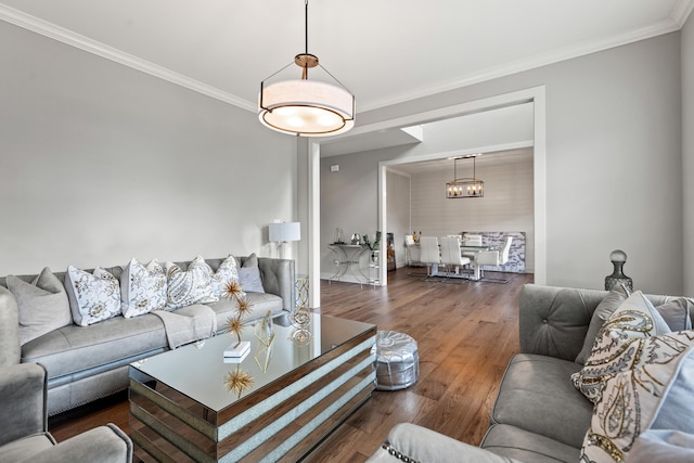 living area with dark wood-style floors and crown molding