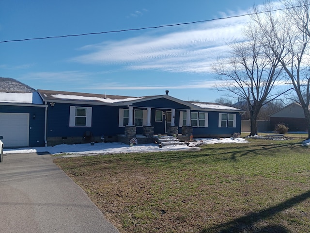 view of front of property with crawl space and a front lawn