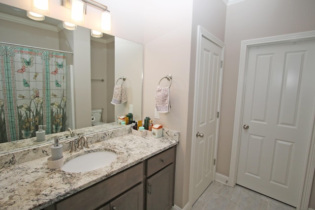 full bath with crown molding, a closet, toilet, vanity, and baseboards