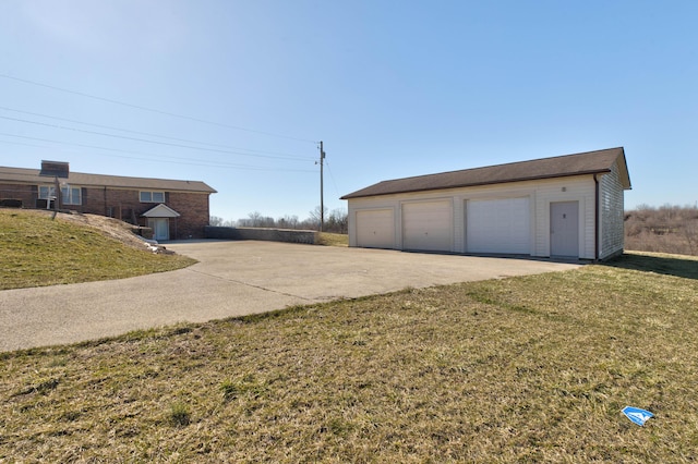 view of detached garage