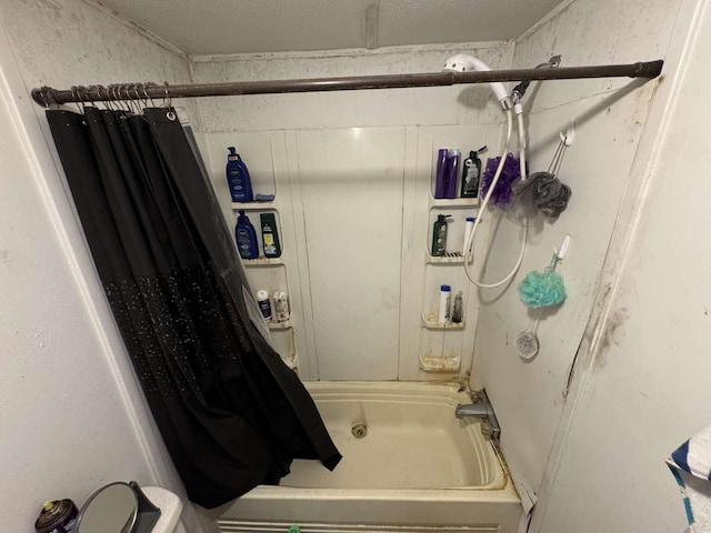 full bath featuring shower / bath combo with shower curtain