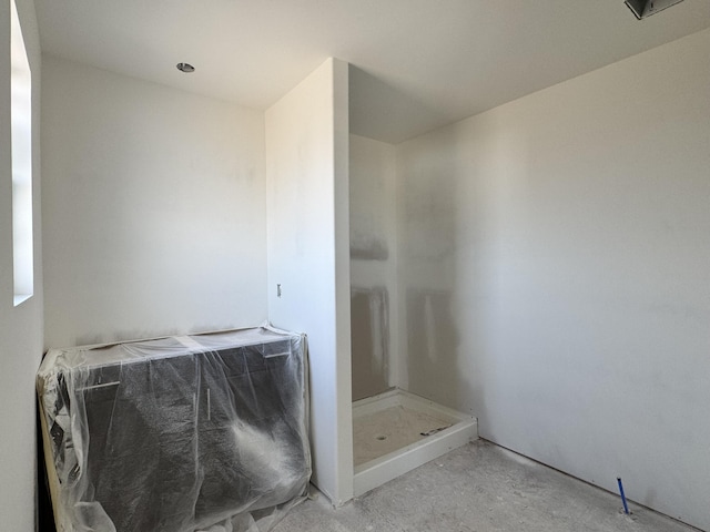 bathroom featuring concrete flooring