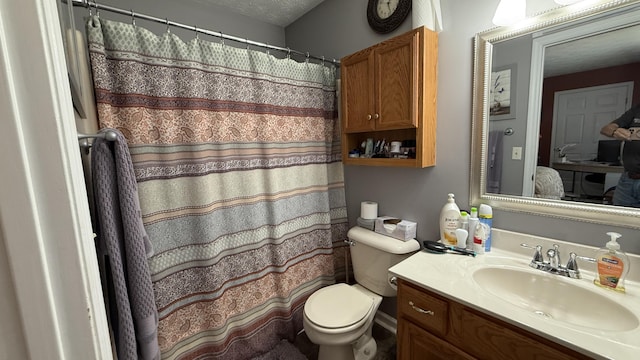 bathroom with a shower with curtain, vanity, toilet, and a textured ceiling