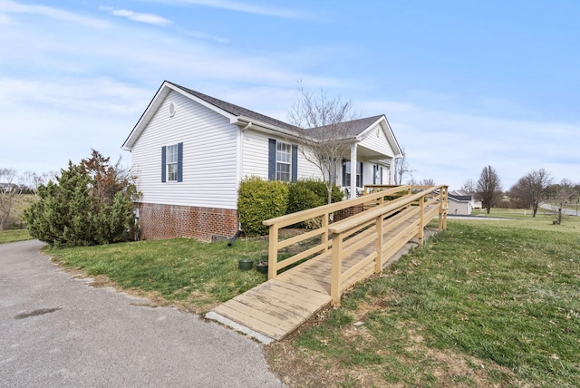 136 Country Ln, Lancaster, KY 40444 - view of home's exterior featuring a lawn