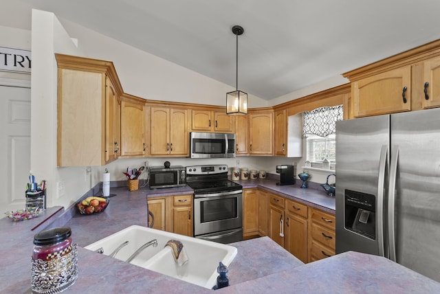136 Country Ln, Lancaster, KY 40444 - kitchen featuring stainless steel appliances, vaulted ceiling, a sink, hanging light fixtures, and dark countertops