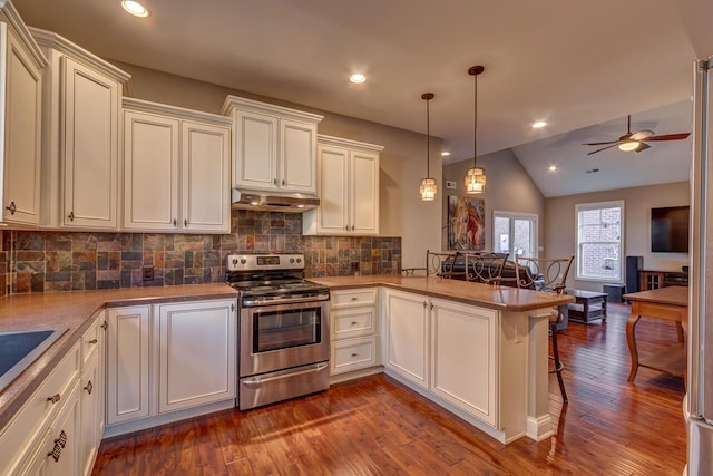 kitchen featuring dark wood-style flooring, decorative backsplash, a peninsula, stainless steel range with electric stovetop, and under cabinet range hood