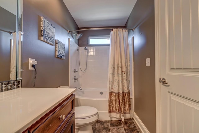 full bathroom featuring baseboards, vanity, toilet, and shower / bath combo with shower curtain