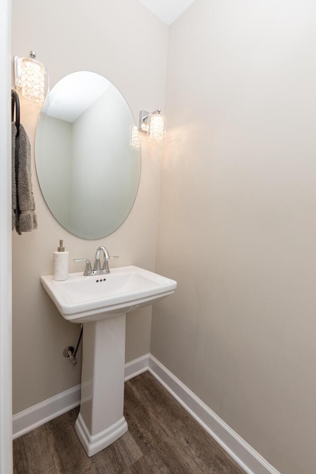 bathroom with baseboards