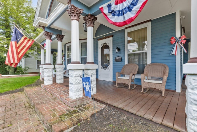 property entrance featuring a porch