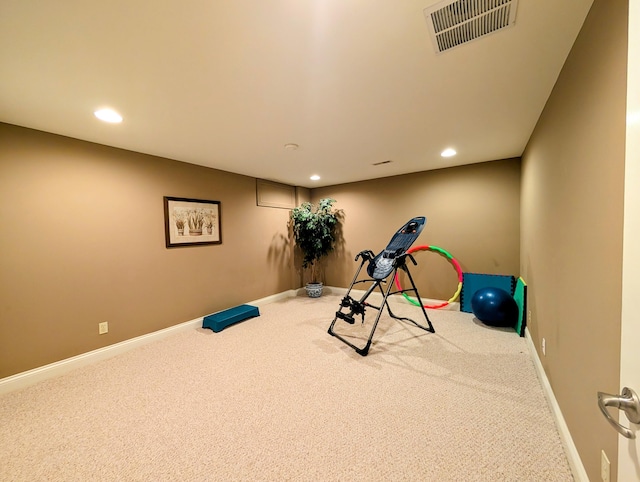 exercise area with carpet, visible vents, baseboards, and recessed lighting