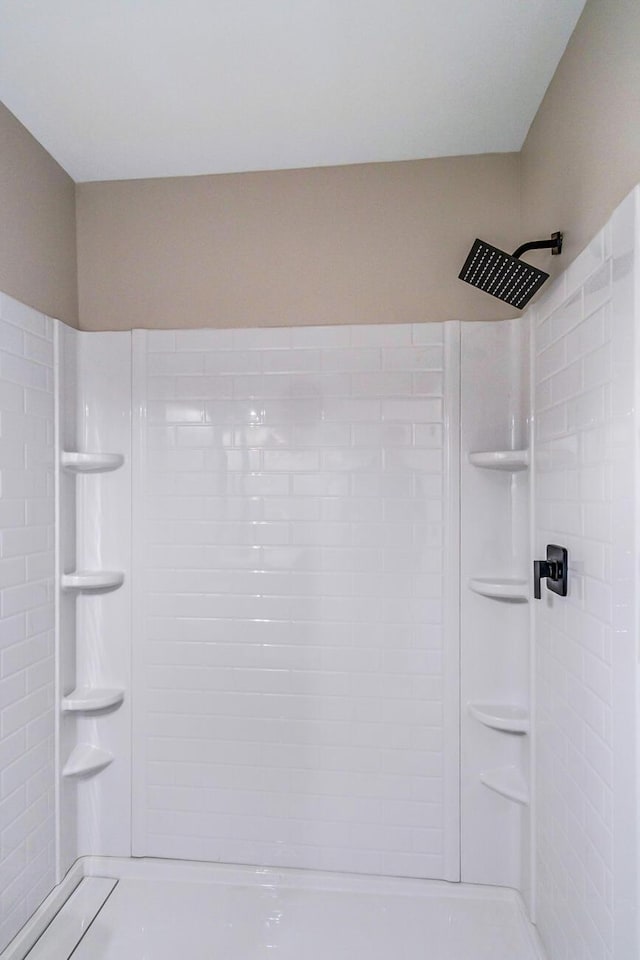 bathroom with a tile shower