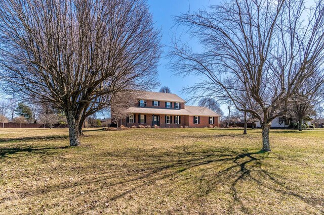 view of front of house with a front lawn