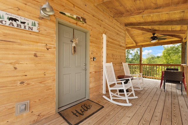 property entrance featuring covered porch