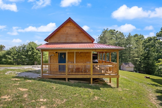 view of front of house featuring metal roof and a front lawn