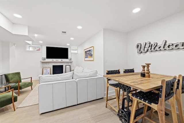 living room with visible vents, light wood-style flooring, and recessed lighting