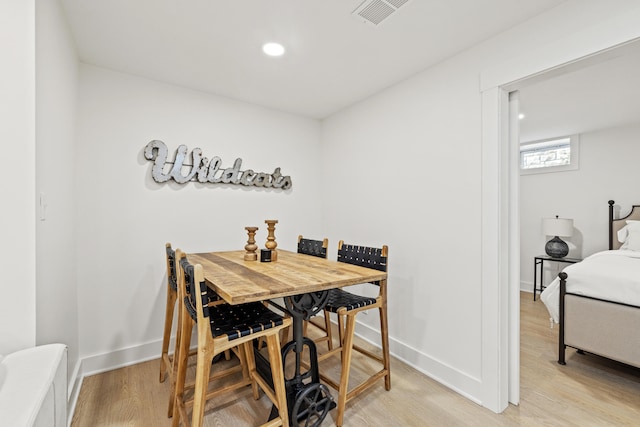 dining area featuring light wood finished floors, baseboards, visible vents, and recessed lighting