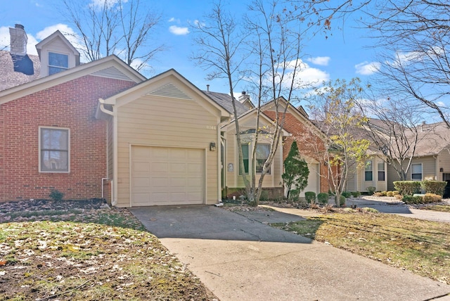 view of front facade featuring a garage and driveway