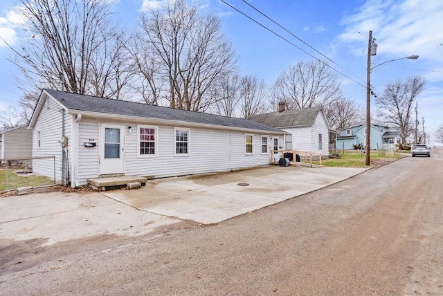 view of front of home with concrete driveway