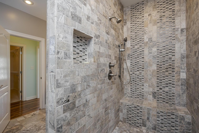 full bath featuring recessed lighting and tiled shower