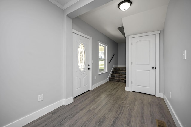 entryway featuring visible vents, baseboards, dark wood finished floors, and stairway