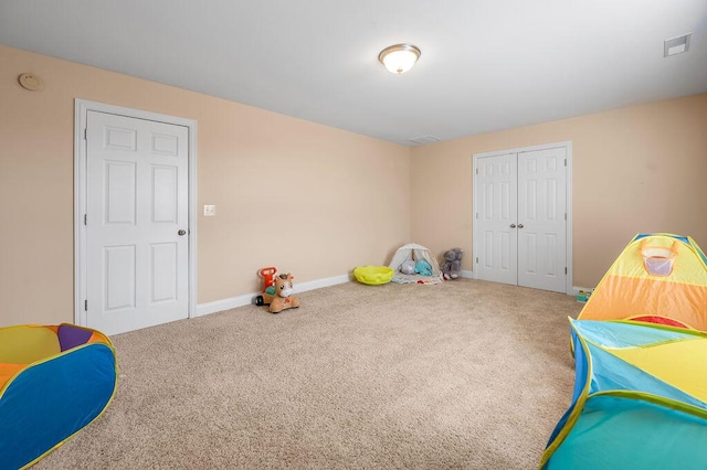 playroom with carpet flooring, visible vents, and baseboards