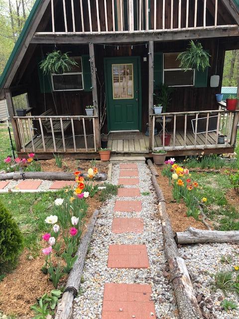 view of exterior entry featuring a porch