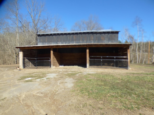 view of outdoor structure featuring an outbuilding and an exterior structure