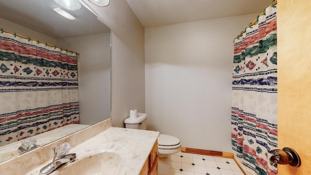 bathroom with toilet, tile patterned floors, vanity, baseboards, and a shower with curtain