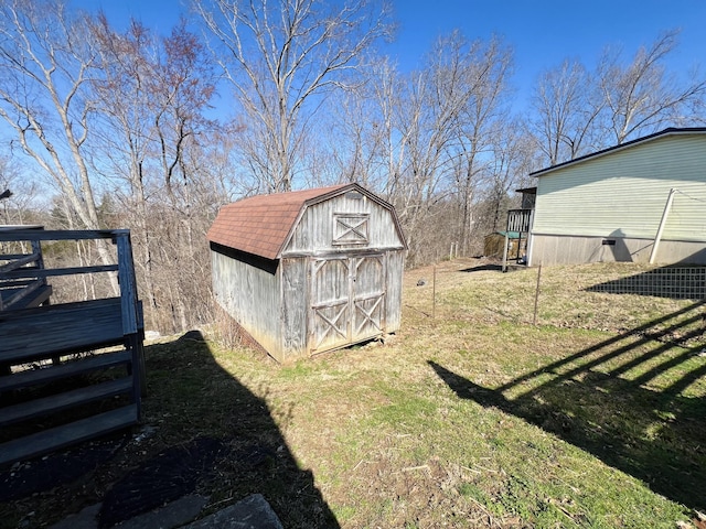 view of yard with an outdoor structure and a storage shed