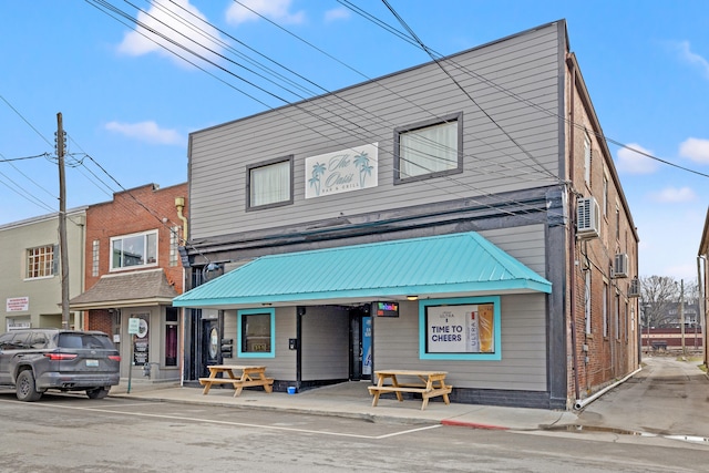 multi unit property featuring metal roof