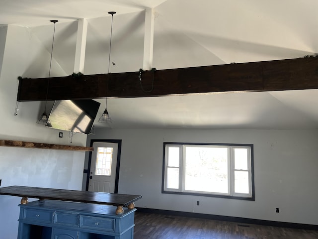 kitchen featuring vaulted ceiling, baseboards, dark wood finished floors, and blue cabinetry