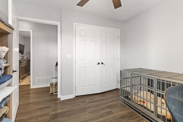 bedroom with visible vents, dark wood-style floors, a closet, and ceiling fan