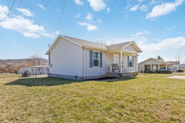 view of front of house featuring fence, roof with shingles, a porch, a front lawn, and crawl space