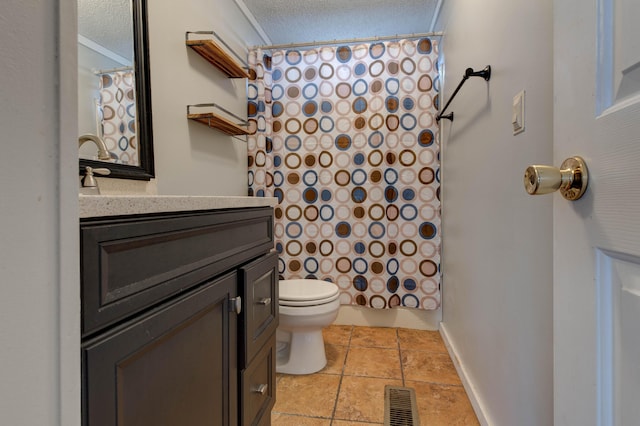 full bath with visible vents, toilet, vanity, a textured ceiling, and baseboards