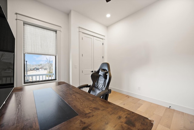 office area with a ceiling fan, baseboards, wood finished floors, and recessed lighting