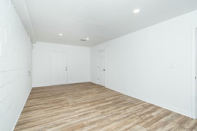 unfurnished room featuring light wood-style floors and recessed lighting