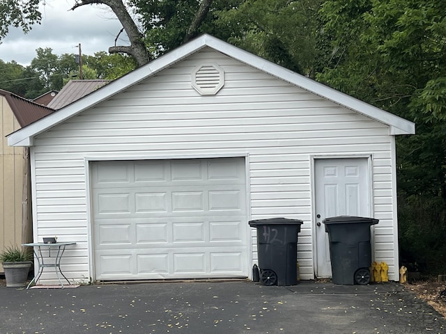 view of detached garage