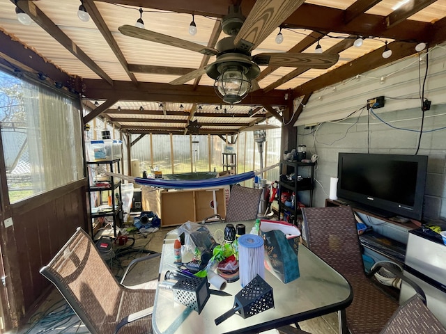 sunroom featuring ceiling fan