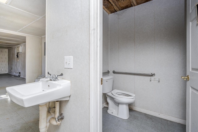 bathroom with baseboards, a sink, toilet, and tile patterned floors