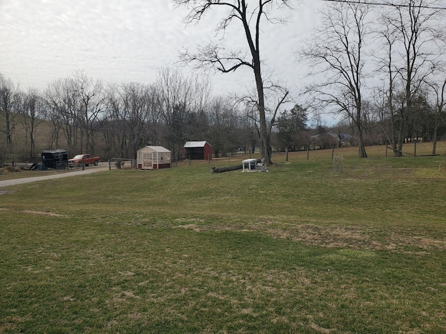 view of yard featuring exterior structure and an outbuilding