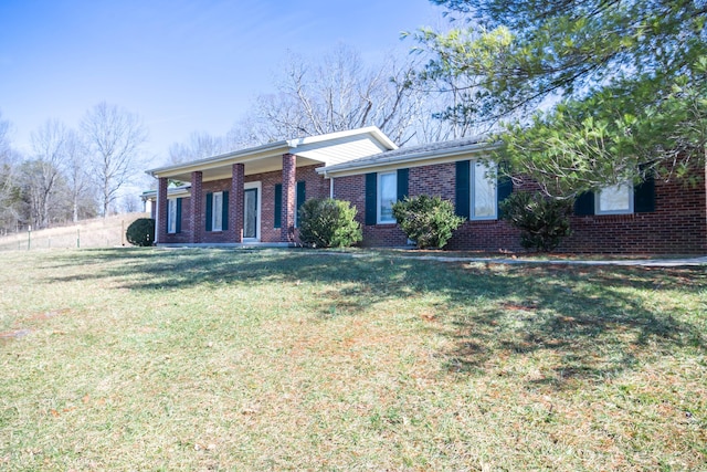 view of front of property featuring a front yard and brick siding