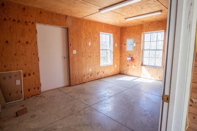 spare room featuring concrete floors