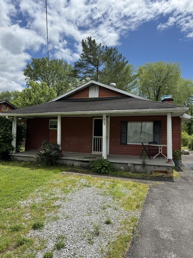 1809 Exeter Ave, Middlesboro, KY 40965 - view of front of home featuring covered porch, a chimney, and a front yard