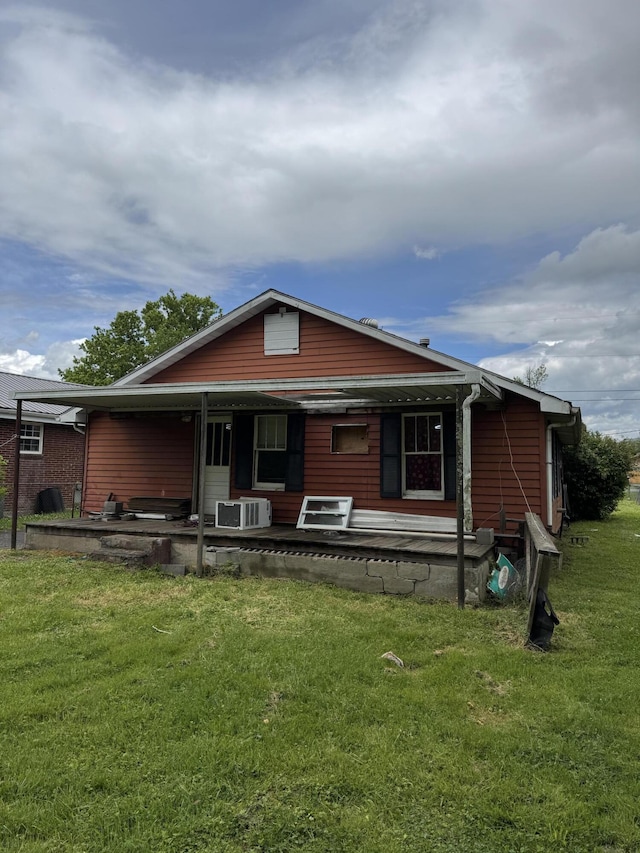 1809 Exeter Ave, Middlesboro, KY 40965 - view of front of house with covered porch, cooling unit, and a front yard