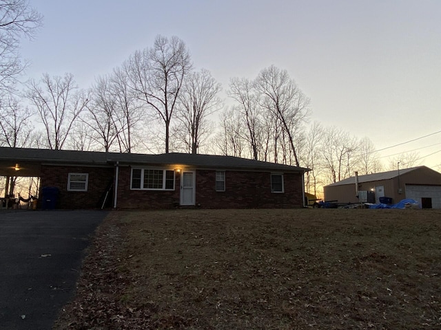 single story home featuring driveway