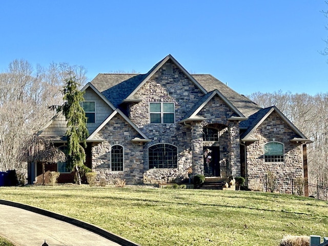 craftsman-style house featuring a front lawn and a shingled roof