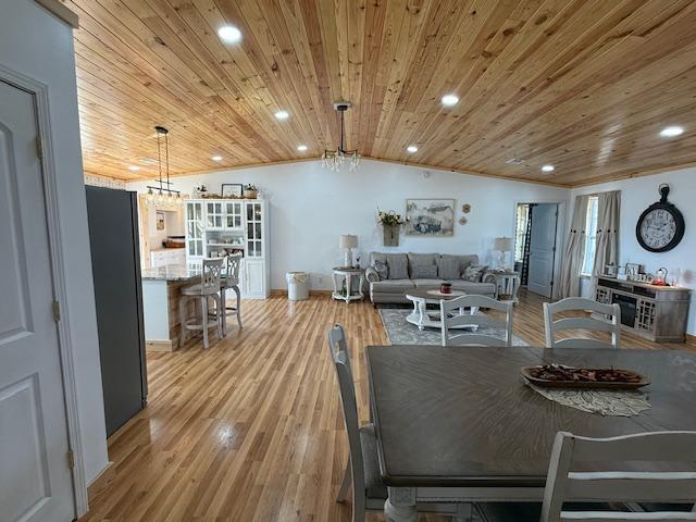 living area featuring visible vents, plenty of natural light, baseboards, and light wood finished floors