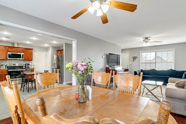 dining space with ceiling fan