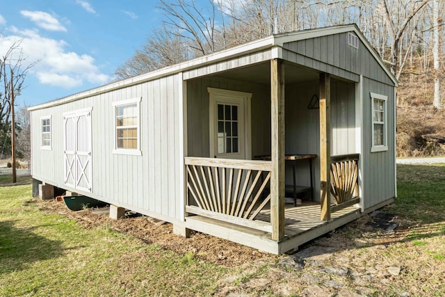 view of outdoor structure featuring an outdoor structure