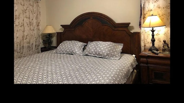 149 Cherokee Ave, Russell Springs, KY 42642 - bedroom featuring wallpapered walls